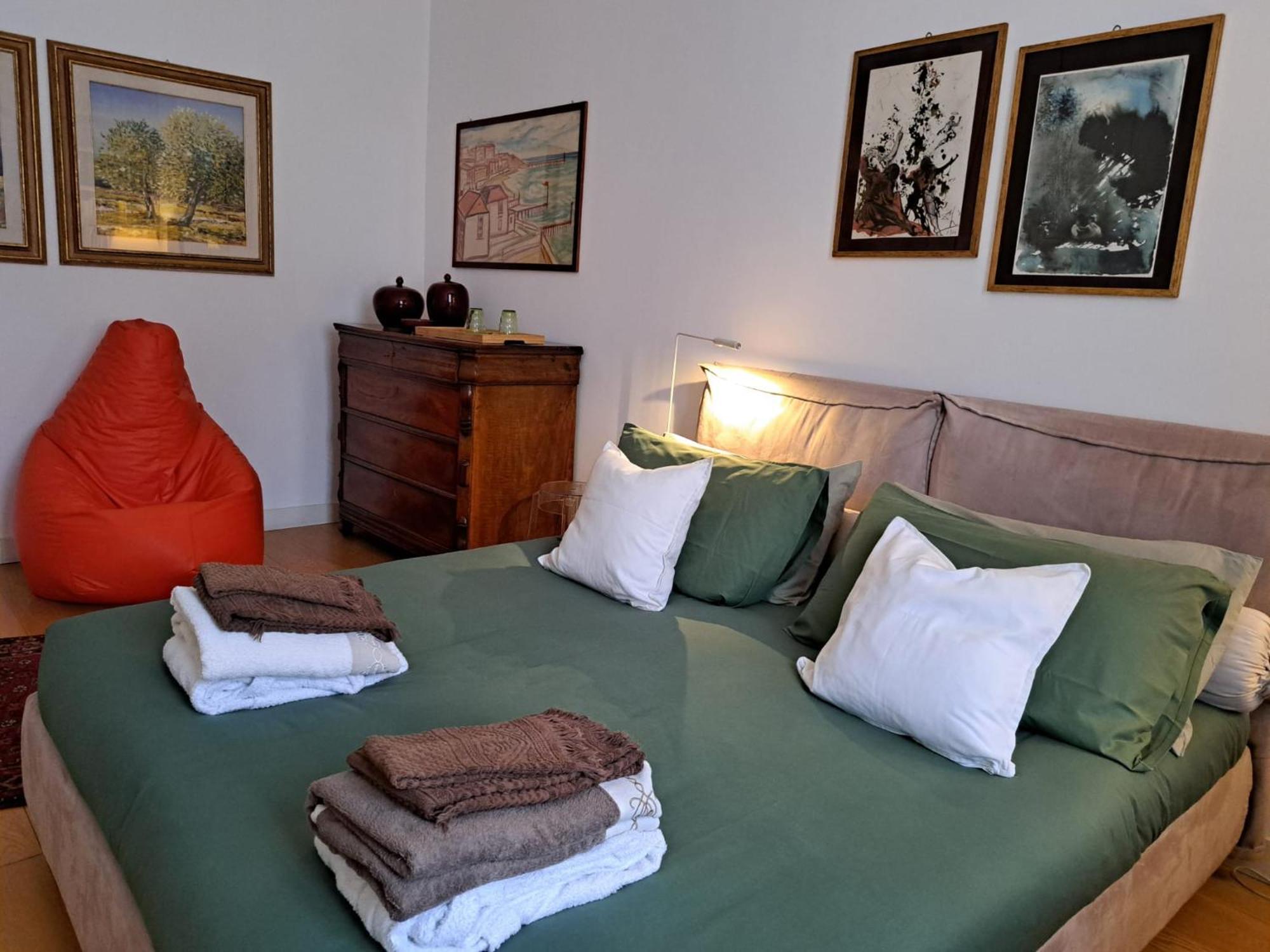 Casa Mari - Free Secure Parking, Breakfast, Private Bathroom, Wifi, Garden, Aircon, 3 Min Walk To Metro And Train Station Milano Dış mekan fotoğraf
